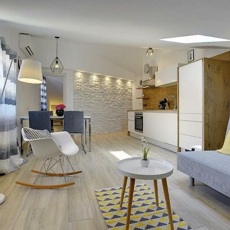 Apartment Niko Пула Екстериор снимка