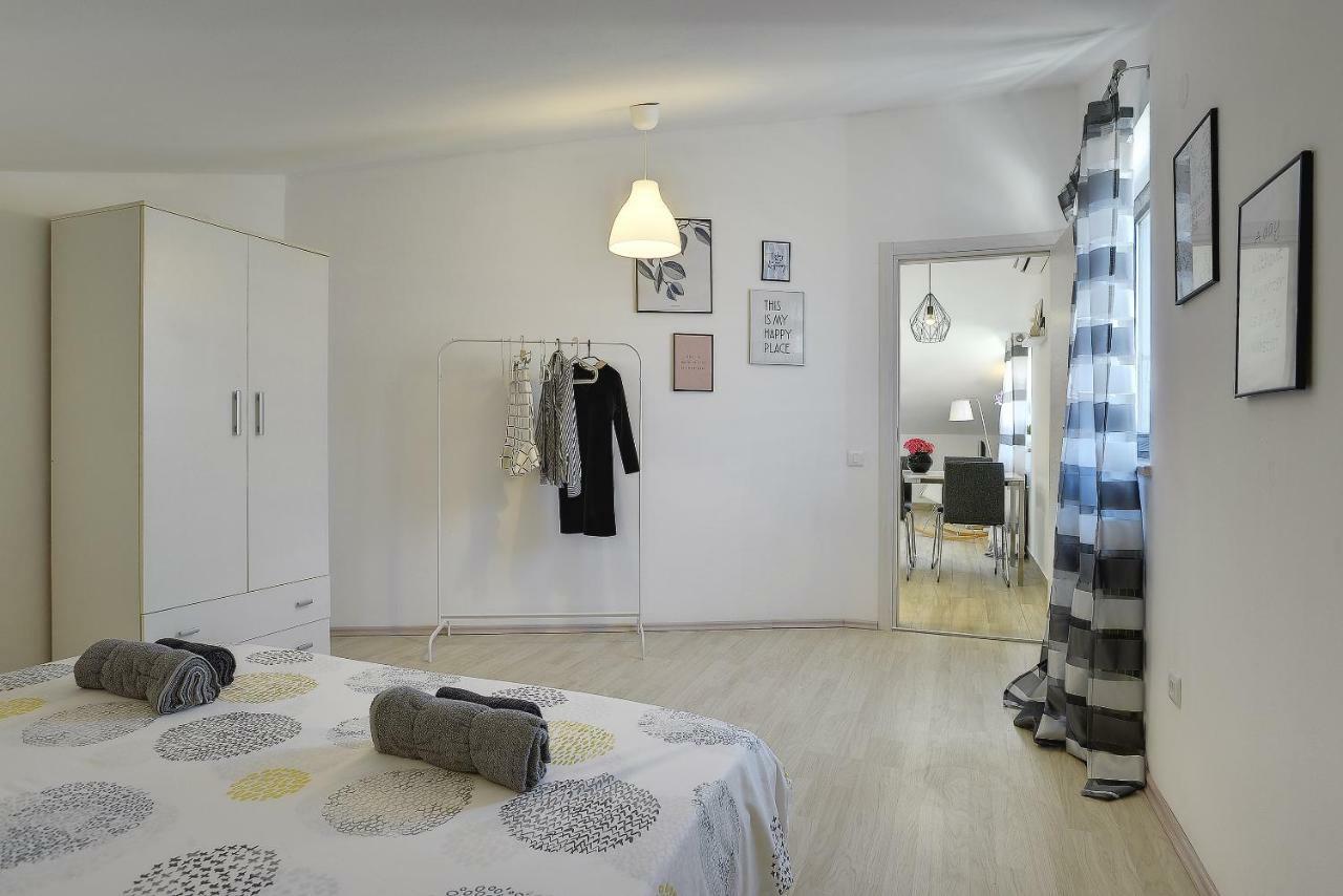 Apartment Niko Пула Екстериор снимка