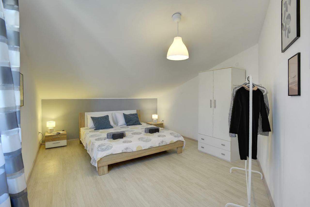 Apartment Niko Пула Екстериор снимка