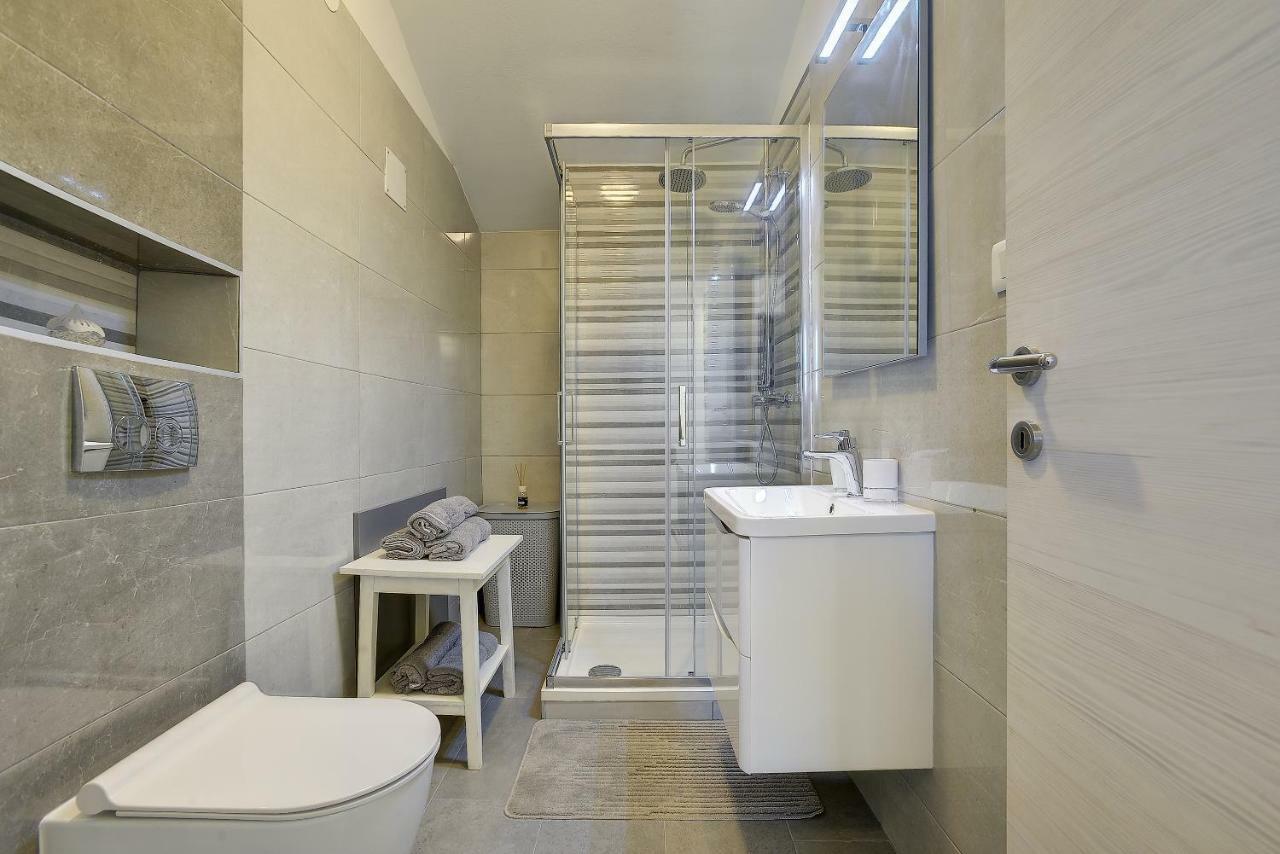 Apartment Niko Пула Екстериор снимка