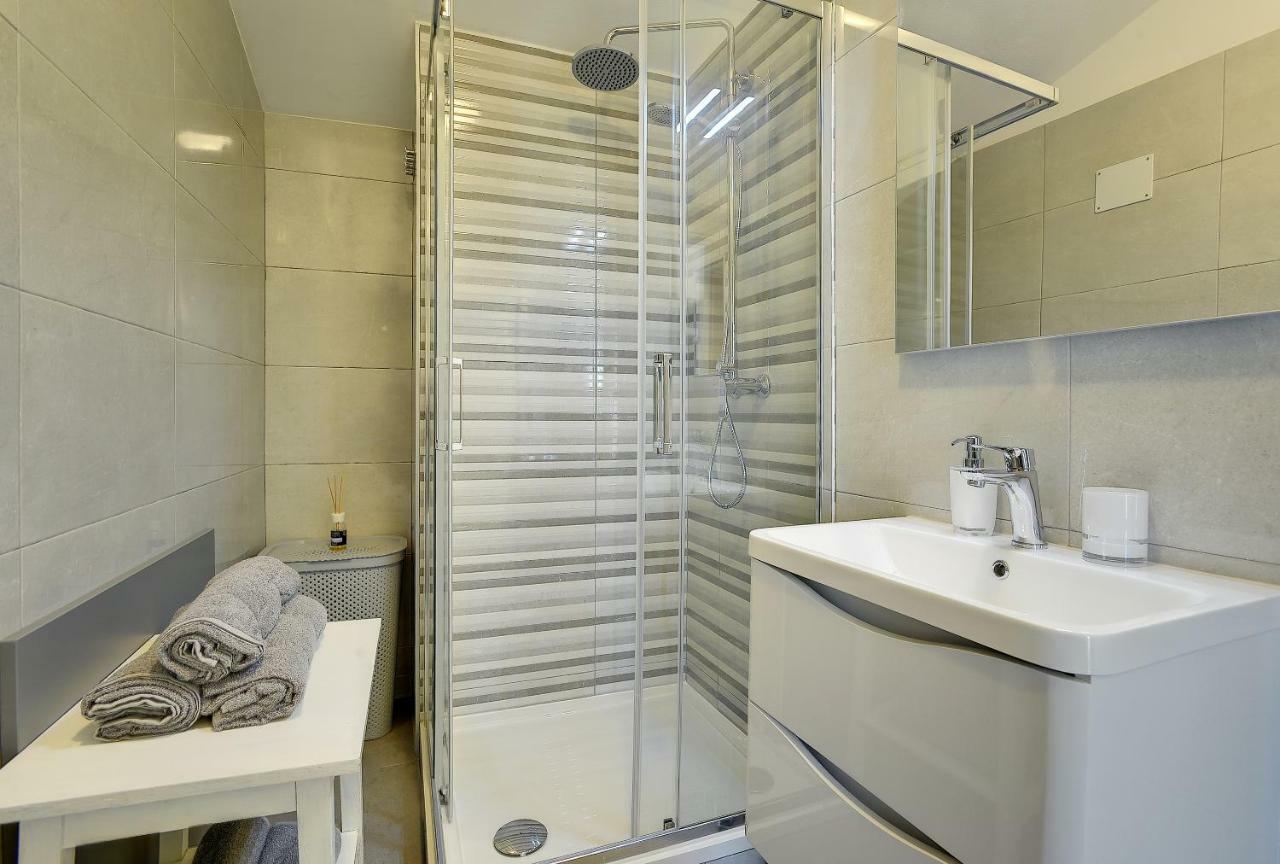 Apartment Niko Пула Екстериор снимка